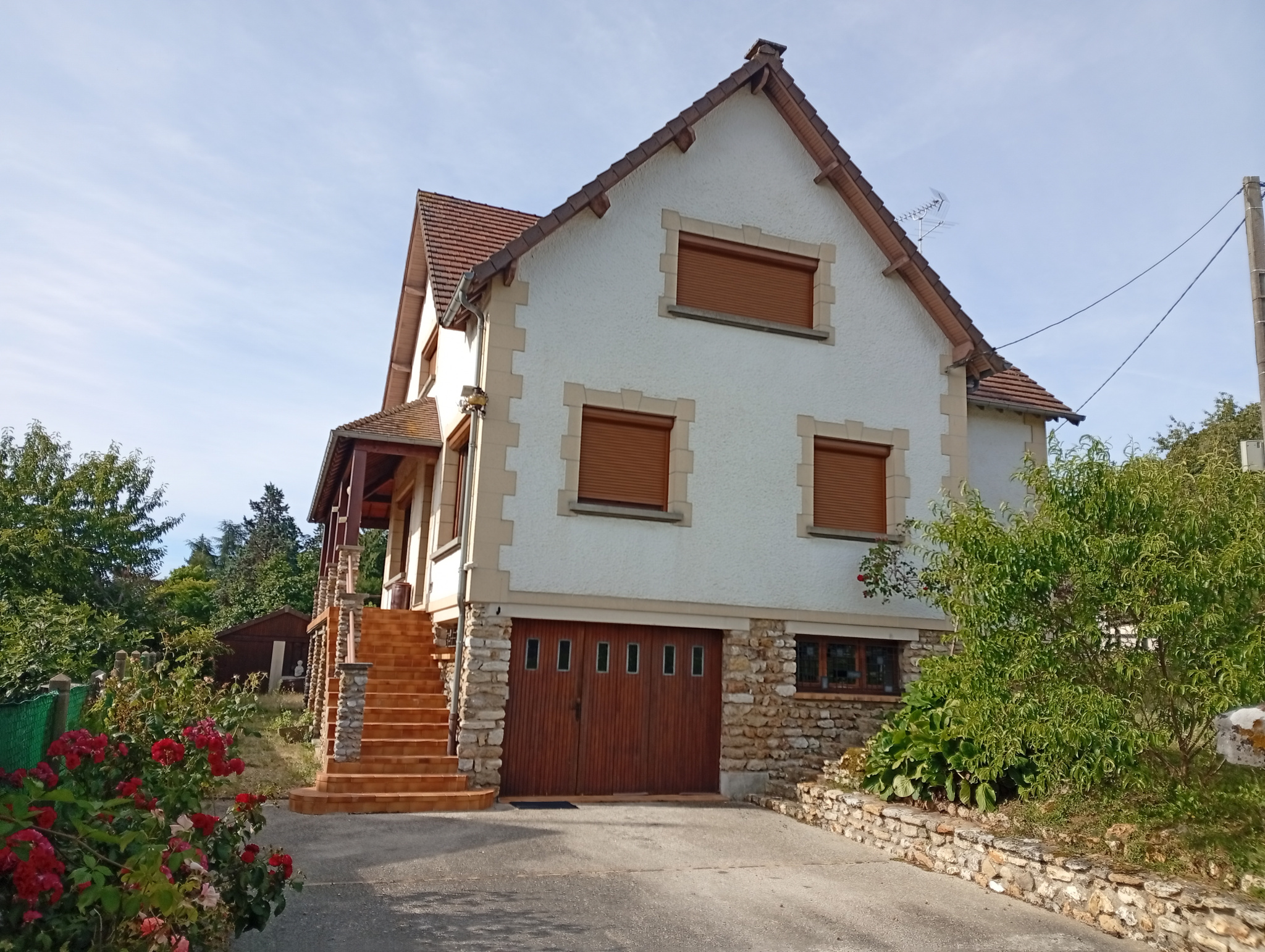 Maison située à Saint Just dans un quartier calme.